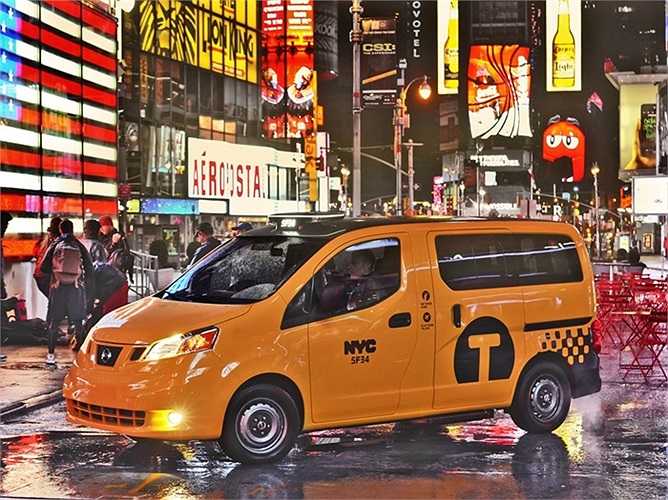 Thành phố New York (Mỹ): Trước đây những chiếc taxi 4 chỗ màu vàng là thống trị, giờ đã bị thay thế bởi những chiếc Nissan NV200 kể từ năm 2013. Những chiếc xe này chở nhiều người hơn và cửa hậu có chỗ chất đồ lớn hơn.