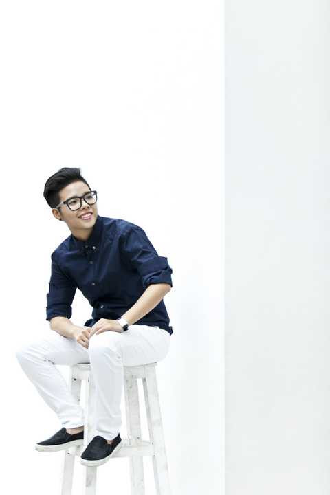 Giọng ca 9X đang ráo riết hoàn thiện hậu kỳ album với nhà sản xuất Huy Tuấn và vẫn miệt mài tập vũ đạo với dancer Quang Đăng để có thể làm công chúng thỏa mãn cả phần nghe và phần nhìn trong lần ra mắt này.