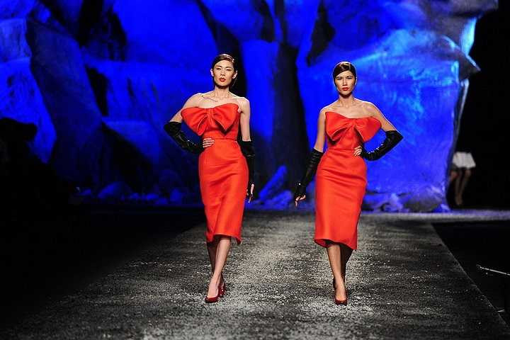 NTK Đỗ Mạnh Cường đã giới thiệu 200 trang phục ứng dụng và dự tiệc trong show diễn lần này