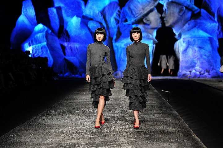 The Twins được lấy ý tưởng là những cặp song sinh mà tạo hóa đã mang lại cho họ sự giống nhau đến hoàn hảo