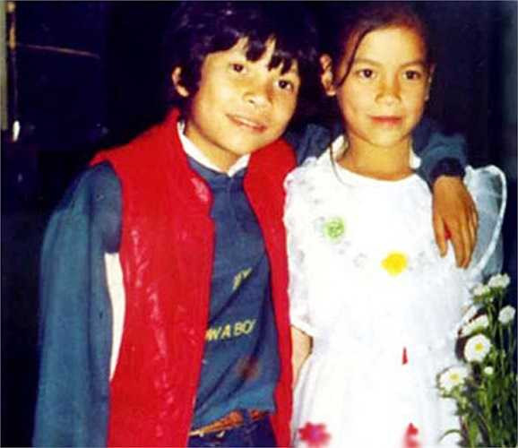 Thuở nhỏ, Hồ Ngọc Hà đã là một cô bé xinh xắn và có chiều cao vượt trội.