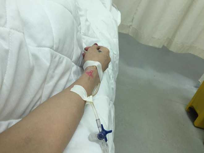 Hình ảnh Thuỷ Tiên trong bệnh viện.