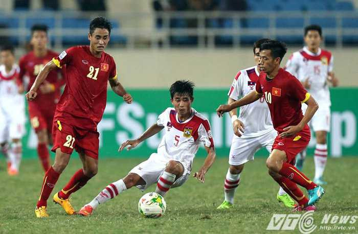 Tuyển VN chơi không quá hay ở trận gặp Lào (Ảnh: Quang Minh)
