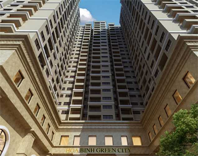 Khởi công từ cuối năm 2011, Hòa Bình Green City được xây dựng trên diện tích 2,7ha tại số 505 Minh Khai, Hai Bà Trưng, Hà Nội, là tổ hợp gồm 2 toà tháp 27 tầng được kết nối với nhau bằng trung tâm thương mại cao 5 tầng ở phía dưới.