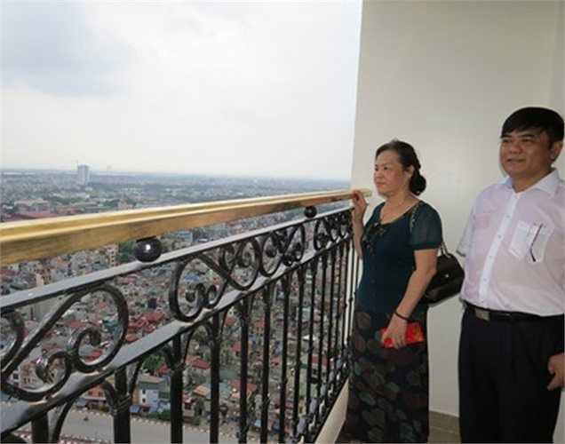 Chủ đầu tư đã xây dựng dự án theo tiêu chuẩn 6 sao, với kết cấu bê tông cốt thép có thể chống được động đất cấp 8, sử dụng kính hộp 3 lớp tốt nhất thế giới. Chi phí xây dựng Hoà Bình Green City cao hơn tới 25% so với các toà nhà 'tiêu chuẩn 5 sao' khác như Pacific Place, nhưng giá bán tòa A lại chỉ từ 20,5 triệu đồng/m2 (đối với căn hộ không gian sáng tạo) và 26 triệu đồng/m2 (đối với gói căn hộ hoàn thiện).