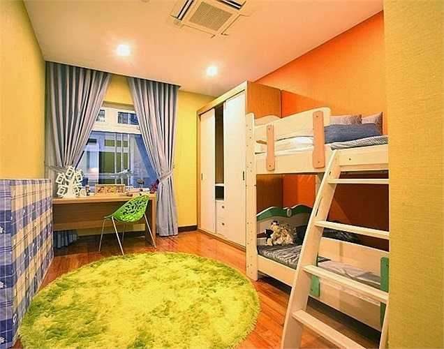 Ông Nguyễn Hữu Đường - Tổng Giám đốc Công ty TNHH Hòa Bình Green City, trong đợt mở bán đầu tiên, chủ đầu tư sẽ đưa ra thị trường 250 căn hộ với giá bán dự kiến từ 38 triệu đồng/m2 (chưa bao gồm VAT). Đợt 2 mở bán vào tháng 3/2015 sẽ tăng giá từ 10 - 20% cho 250 căn tiếp theo. Đợt 3 sẽ bán vào tháng 7/2015 và dự tính sẽ tăng 50% so với đợt 1 mở bán.