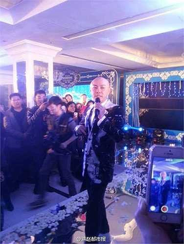 Nhiều cư dân mạng cho rằng hình thức tổ chức đám cưới quá lãng phí