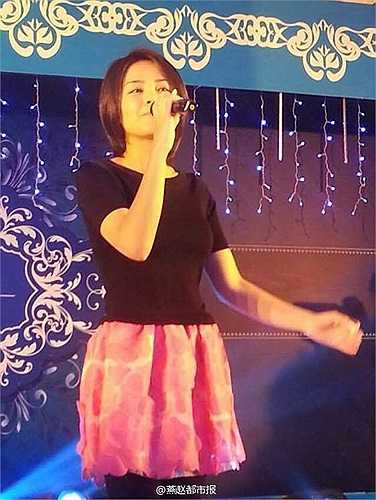 Các vị khách mời trong đám cưới của cô dâu, chú rể ở thành phố Đường Sơn