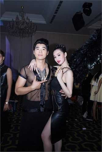 Mặc dù vậy, ngay sau khi nhận lời mời làm người mẫu trình diễn trong một show thời trang, Khánh My đã lập tức nhận lời.