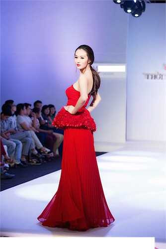 Khánh My tự tin với vai trò người mẫu.