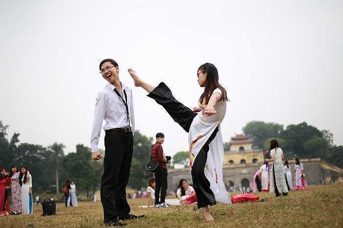 Ai bảo con gái Nhân văn không mạnh mẽ, không cá tính