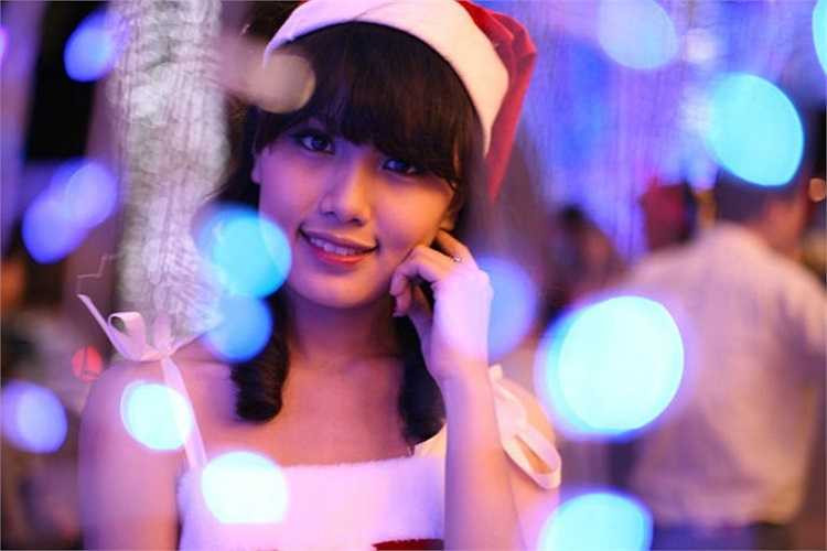 Nguyễn Minh Trang có nick name Trang Linzy, là sinh viên năm hai Khoa Kinh tế quản trị kinh doanh.