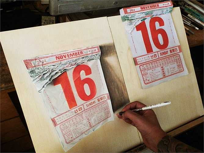 Ivan sử dụng mực, chì màu để tạo ra những bức tranh 3D này.