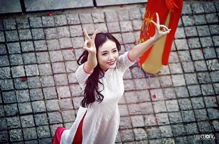 Ngân Búng là mẫu ảnh được nhiều hãng thời trang săn đón.