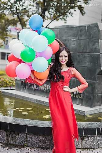 Mới đây, cô đã cùng bạn bè thực hiện một bộ ảnh kỷ yếu để ghi lại những khoảnh khắc đáng nhớ của đời sinh viên.