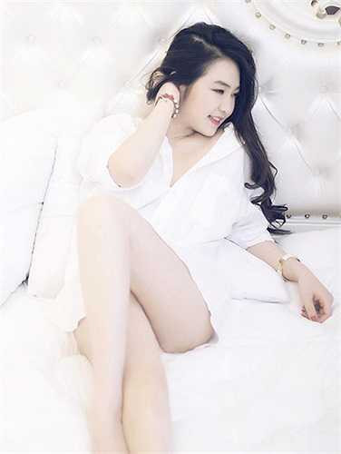 Giữa tháng 11/2014, cô hạ sinh quý tử đầu lòng cho chồng. 