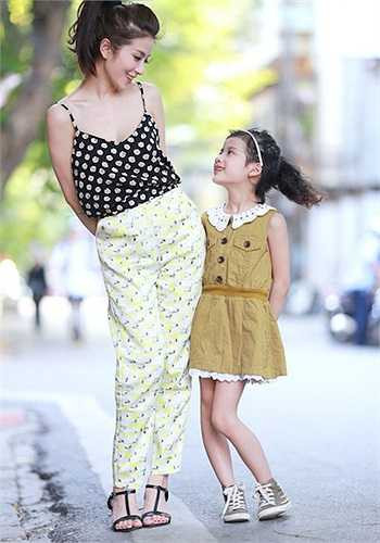 Ngọc Anh trở thành Miss Audion vào năm 2006 và lên xe hoa năm 19 tuổi. Từ đó cô nàng 'lặn mất tăm' khỏi làng giải trí và chuyên tâm cho chăm sóc cho gia đình. 