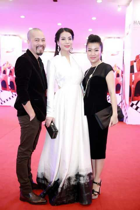 Hai người vốn là đôi bạn thân thiết từ thời là những cô nữ sinh cấp 3 Lý Thường Kiệt, nay là trường PTTH Việt Đức - Hà Nội