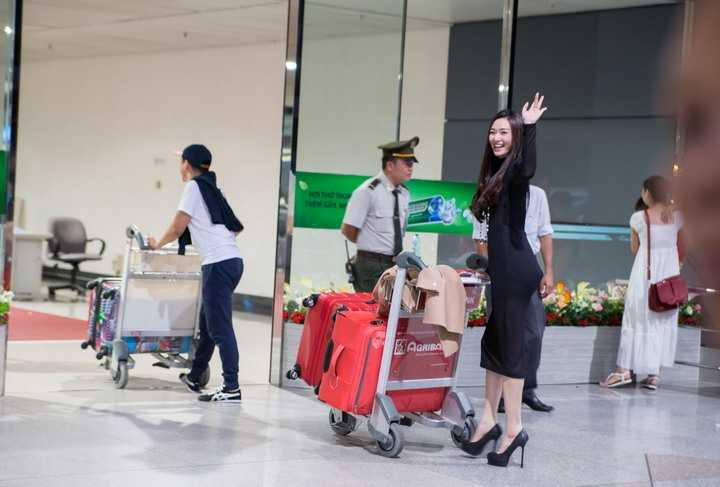 Khánh My sẽ ngồi hàng ghế đầu tiên và tham dự nhiều sự kiện quan trọng khác bên lề show diễn.