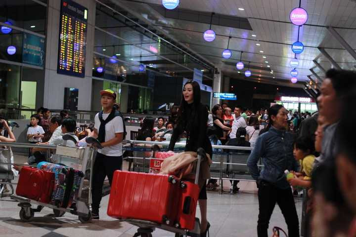 Các bộ sưu tập của Amanda Wakeley cô tập trung vào sự sang trọng và là nhãn hiệu được nhiều người nổi tiếng ưa thích, thậm chí còn là người trong hoàng gia như nữ công tước xứ Cambridge và Công nương xứ Wales.