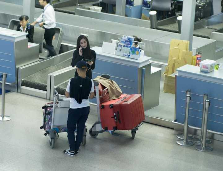 Khánh My cho biết, cô vô cùng bất ngờ và vui sướng khi được mời tham dự show thời trang danh giá này và được làm việc với nhiều nhà thiết kế nổi tiếng thế giới.