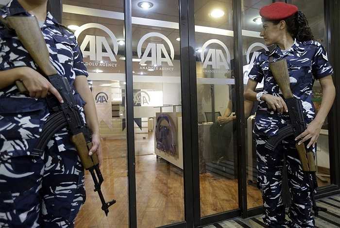 Các nữ sĩ quan cảnh sát vũ trang Leban