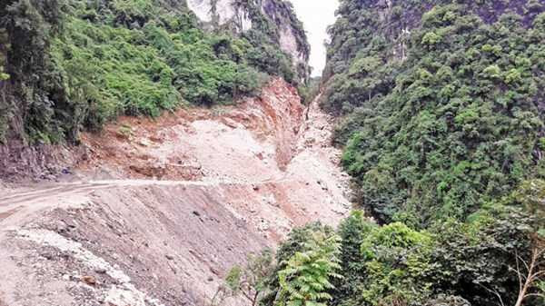 Phá núi trái phép ở vịnh Hạ Long: Sao chỉ kỷ luật cán bộ phường?