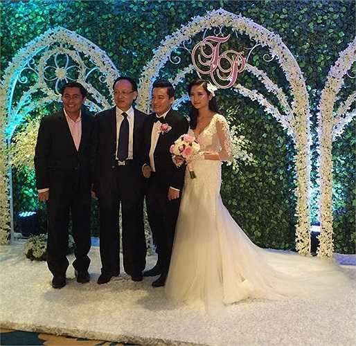 Sau cuộc hôn nhân đầu với Ngô Ý An, Tối 28/11, anh Hai và vợ 9X tổ chức tiệc cưới bí mật tránh ống kính truyền thông tại tòa nhà Time Square, TP.HCM.