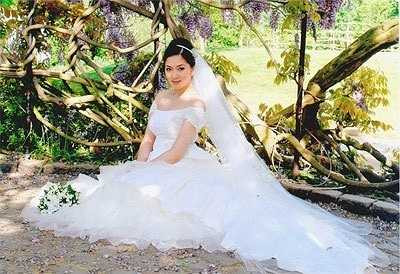 Người đẹp sinh năm 1985 chọn cách giữ bí mật với báo giới về đám cưới của mình. Kết thúc chương trình học, Nguyễn Thị Huyền trở về nước cùng cô con gái có tên Khánh Linh. Theo Zing