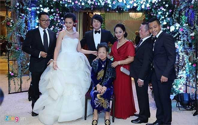 Trước Lam Trường, Thanh Bùi với cô dâu Trương Huệ Vân cũng tổ chức đám cưới bí mật tại tòa cao ốc 40 tầng Time Square thuộc quyền sở hữu của gia đình cô dâu. Vốn là người kín tiếng nên đám cưới của Thanh Bùi chỉ được giới truyền thông biết vào giờ chót