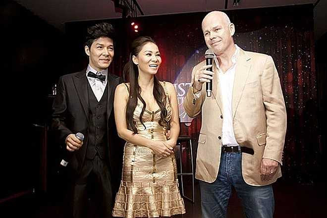 Giọng ca Nhớ anh cũng là một người kín tiếng trong đời sống hôn nhân. Theo một số người bạn của nữ ca sĩ, cô cùng ông xã ngoại quốc đã kết hôn từ tháng 10/2012. Thu Minh chọn cách tổ chức tiệc ấm cúng, không rình rang với sự góp mặt của gia đình và những bạn bè thân thiết. 