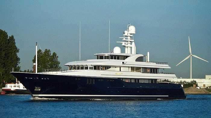 Mới đây, Archimedes có giá trị hàng chục triệu đô trở thành tâm điểm thu hút sự chú ý vào tháng 1/2014 khi bất ngờ xuất hiện tại cảng sông Hàn (Đà Nẵng). Du thuyền dài gần 70m, rộng 13m, sở hữu hồ bơi, bếp ăn, phòng ngủ... tiện nghi. 