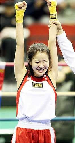 Lee Si Young không chỉ được biết đến là một diễn viên, kiêm người mẫu, ca sĩ có giá trong làng giải trí Hàn Quốc, mà cô còn là một võ sĩ boxing nghiệp dư.