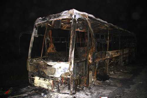 28 khách hoảng sợ ào ra khỏi xe khách giường nằm bốc cháy