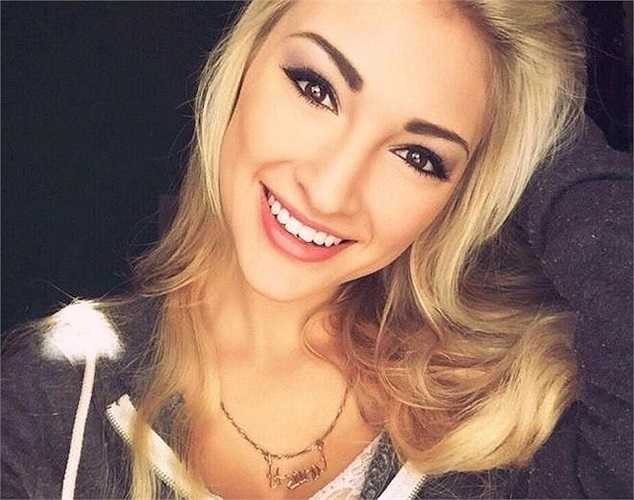 Trả lời trên Mail Online, Anna cho biết, do học diễn xuất từ năm lớp 2 nên cô không gặp mấy khó khăn khi trở thành nữ hoàng băng giá và tham gia biểu diễn trong các sự kiện. Gần đây, vào mùa hè, cô gái 18 tuổi bày tỏ sự quan tâm đối với việc được thử giọng, làm diễn viên cho chương trình Once Upon A Time do đài ABC và hãng Disney đồng sản xuất.