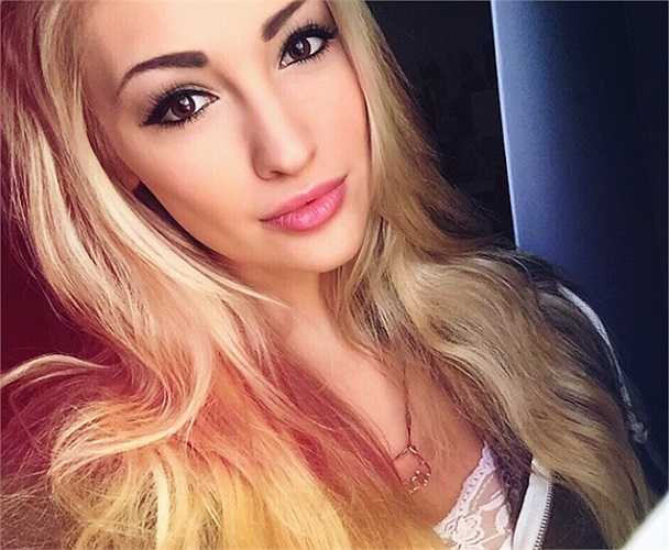 Thậm chí, cô gái người Mỹ còn kêu gọi trên mạng để những fan ủng hộ cô, nhằm gây chú ý đối với nhà sản xuất. Bởi ước mơ của cô là có thể đóng vai công chúa Elsa trên màn hình rộng một lần. Với sự úp mở của những nhà làm phim, rất có thể Anna và cả chị gái Lexie sẽ được mời tham gia Once Upon A Time phần 4.