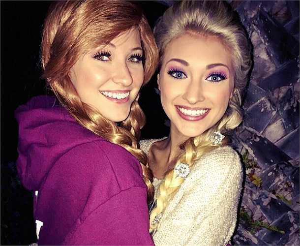 Với sự giúp đỡ của mẹ, công việc chính của Anna là hoá thân thành công chúa Elsa. Nhờ ngoại hình trời phú của mình, cô gái trẻ đã kiếm được không ít tiền và khá nổi tiếng trên mạng. Không những thế, do các lời mời làm việc quá nhiều, cô hiện phải có một người quản lý riêng, giúp cô sắp xếp lịch trình cho phù hợp.