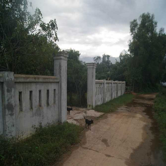 Côn đồ xông vào nhà Bí thư Đảng ủy xã chém người