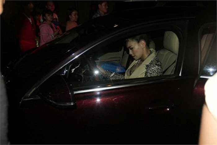 Chiếc xe này của Hồ Ngọc Hà có giá vào khoảng 5 tỷ.