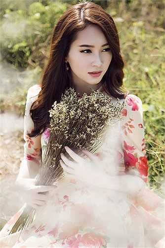 'Mỗi hoa mỗi hương, cũng như mỗi người phụ nữ đều là một loài hoa độc nhất, có thể khác nhau ở vẻ ngoài nhưng luôn toả hương, bung trổ rực rỡ, làm đẹp cho cuộc sống'