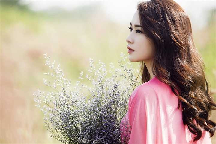 Từ ngày đăng quanq, Thu Thảo luôn thành công trong việc xây dựng hình ảnh một hoa hậu không scandal, sạch sẽ và đẹp mắt trong lòng công chúng. 