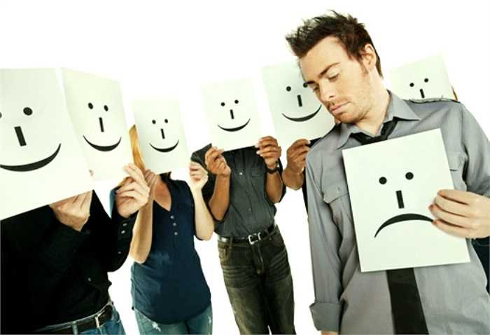 Bào chữa và đổ lỗi: Các chuyên gia tâm lý khuyên rằng, không bao giờ cố gắng biện minh cho bản thân và tìm cớ đổ lỗi cho người ấy sau tranh cãi. Dù lỗi lầm xuất phát từ phía nào thì hành vi bào chữa, đổ lỗi cũng không có tác dụng tốt đối với mối quan hệ đang sứt mẻ. 