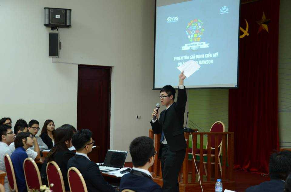 Sinh viên Việt trổ tài tranh biện trong vụ án Mỹ