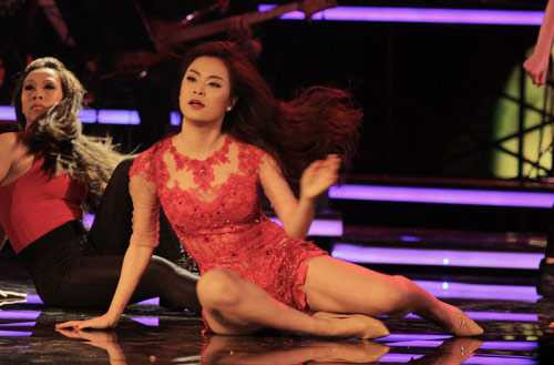 Nổi danh nhờ phim ảnh nhưng Quỳnh Nga, Hoàng Thùy Linh, Ngân Khánh, Angela Phương Trinh lại chọn nghề 'cầm ca' để phát triển sự nghiệp.