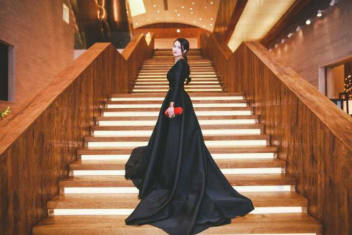 Được biết, mỹ nhân 1989 đang cật lực giảm cân để hình ảnh thật đẹp, chỉ trong vòng 1 tháng cô đã giảm được 5kg.