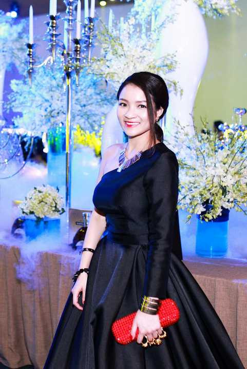 Được biết, khoảng thời gian sắp tới, Thủy Top sẽ chuẩn bị cho buổi gặp gở với tỷ phú người ấn độ để chuẩn bị cho sự hợp tác trong <a href='https://vtcnews.vn/kinh-te.1.0.html' >kinh doanh</a> thời gian tới. 