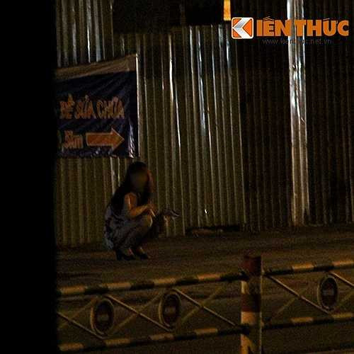 Theo tìm hiểu của PV Kiến Thức, hoạt động của các 'cô gái' bán dâm tại khu vực này chỉ diễn ra đến khoảng 2h sáng. Giá mỗi lượt bán dâm là 400.000 đồng (20 – 30 phút). Mỗi đêm, những người này phải nộp lại cho chủ quán cafe nói trên 200.000 đồng để được yên ổn 'làm ăn' tại khu vực này. (Theo Kiến thức) 