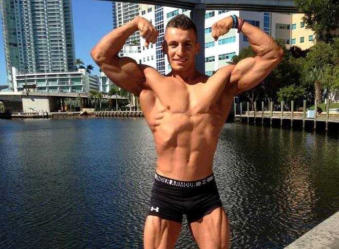 Trang Metro cho hay, Michael có khả năng nâng tạ khiến nhiều người ngưỡng mộ. Anh thậm chí còn nhấc được chiếc tạ lên đến hơn 230 kg (ngang với trọng lượng của một con gấu lớn tại Bắc Cực) dù chỉ nặng 85 kg.