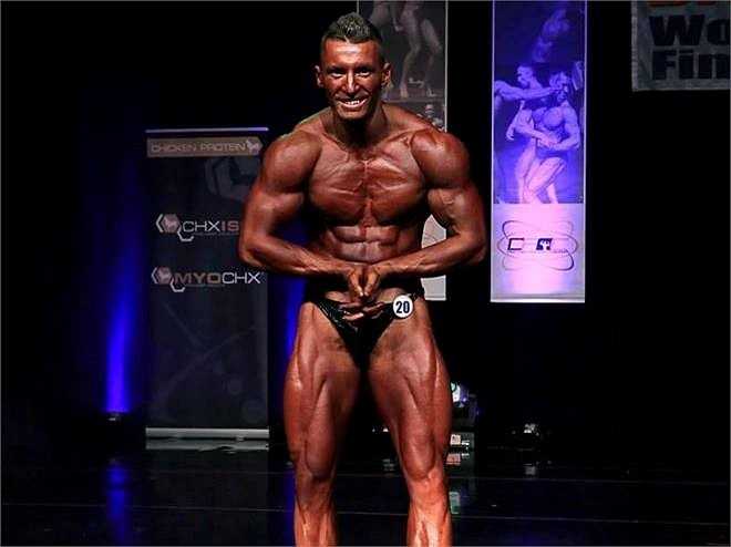 Michael từng tham gia khá nhiều cuộc thi về thể hình và có được không ít giải thưởng. Năm ngoái, anh vừa giành vô địch thế giới hạng mục thể hình dành cho những người trẻ tuổi tại Miami, Florida (Mỹ). Cuối tháng 10 vừa qua, anh lại một lần nữa đến Mỹ và bảo vệ thành công ngôi vị của mình.