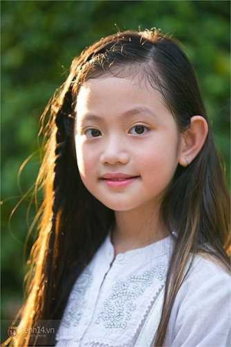 Phương Vy từng gây sốt trên mạng nhờ loạt ảnh xinh xắn, cùng khả năng tạo dáng rất chuyên nghiệp dù chỉ mới 6 tuổi.